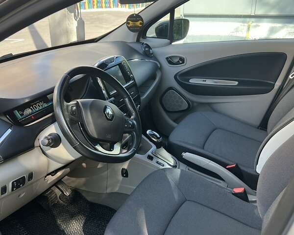 Серый Рено Зое, объемом двигателя 0 л и пробегом 103 тыс. км за 6200 $, фото 8 на Automoto.ua