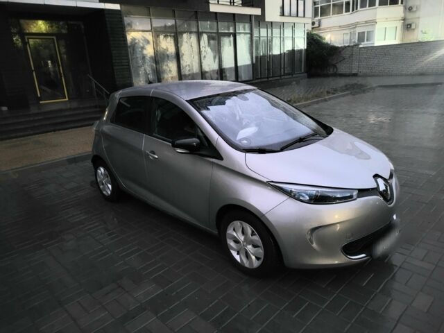 Серый Рено Зое, объемом двигателя 0 л и пробегом 137 тыс. км за 6500 $, фото 3 на Automoto.ua