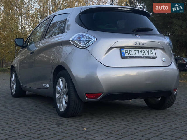 Серый Рено Зое, объемом двигателя 0 л и пробегом 90 тыс. км за 6390 $, фото 6 на Automoto.ua