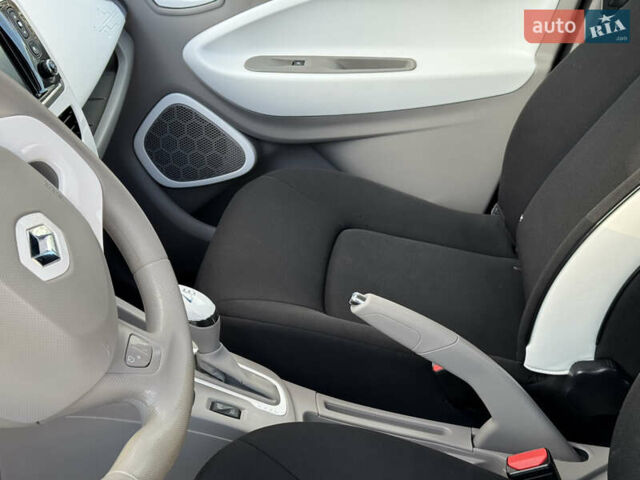 Сірий Рено Зое, об'ємом двигуна 0 л та пробігом 104 тис. км за 6199 $, фото 41 на Automoto.ua