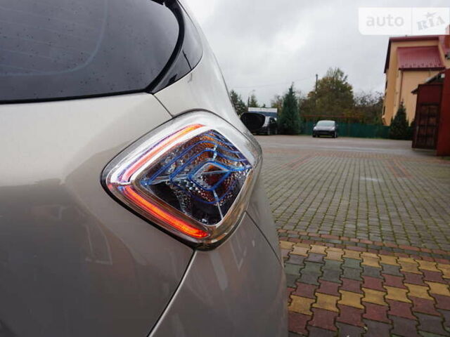 Серый Рено Зое, объемом двигателя 0 л и пробегом 102 тыс. км за 7500 $, фото 23 на Automoto.ua