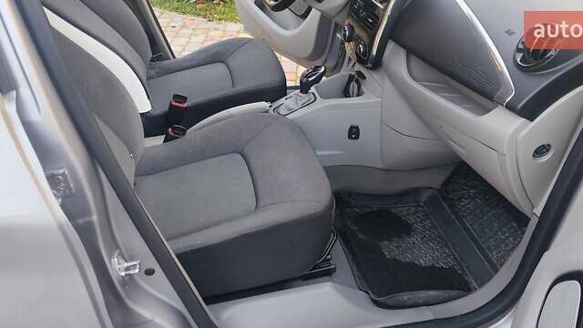 Сірий Рено Зое, об'ємом двигуна 0 л та пробігом 58 тис. км за 7700 $, фото 15 на Automoto.ua