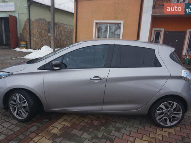 Серый Рено Зое, объемом двигателя 0 л и пробегом 98 тыс. км за 7200 $, фото 20 на Automoto.ua