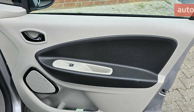 Рено Зое 2015 у Києві на Automoto.ua Сірий Рено Зое, об'ємом двигуна 0 л та пробігом 42 тис. км за 6200 $, фото 17 на Automoto.ua