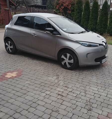 Серый Рено Зое, объемом двигателя 0 л и пробегом 125 тыс. км за 6400 $, фото 2 на Automoto.ua