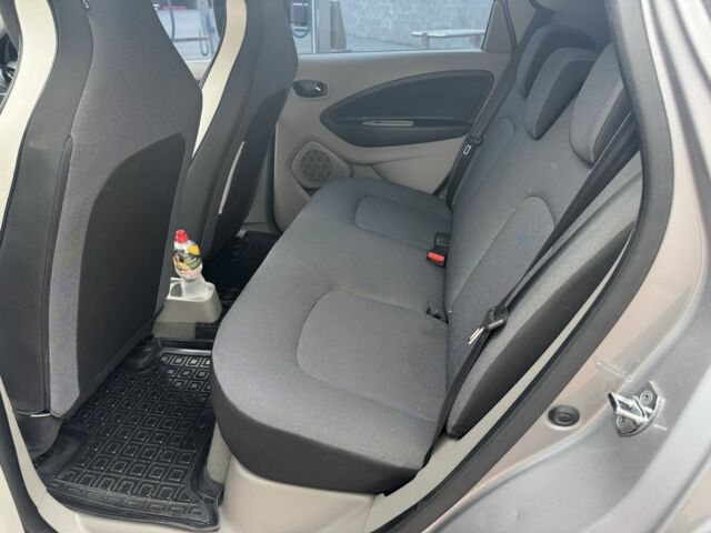 Рено Зое 2015 у Рівному на Automoto.ua Сірий Рено Зое, об'ємом двигуна 0 л та пробігом 160 тис. км за 8000 $, фото 14 на Automoto.ua