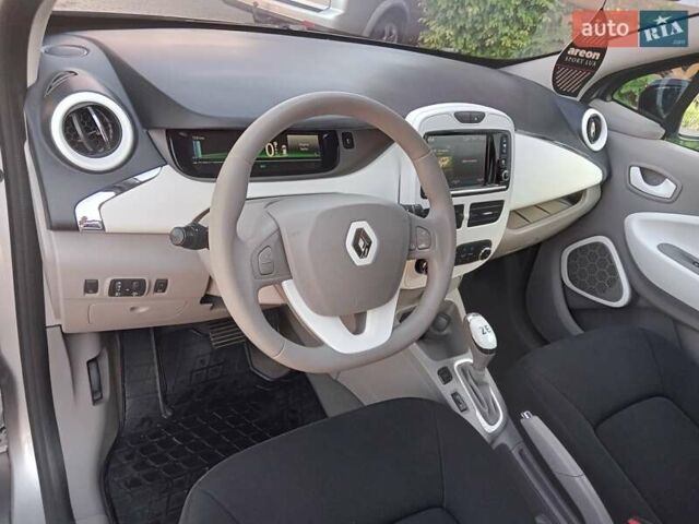 Серый Рено Зое, объемом двигателя 0 л и пробегом 125 тыс. км за 6400 $, фото 16 на Automoto.ua