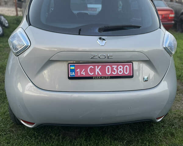 Сірий Рено Зое, об'ємом двигуна 0 л та пробігом 142 тис. км за 5950 $, фото 4 на Automoto.ua
