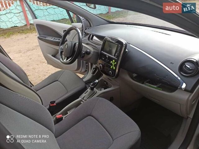 Серый Рено Зое, объемом двигателя 0 л и пробегом 147 тыс. км за 6550 $, фото 5 на Automoto.ua