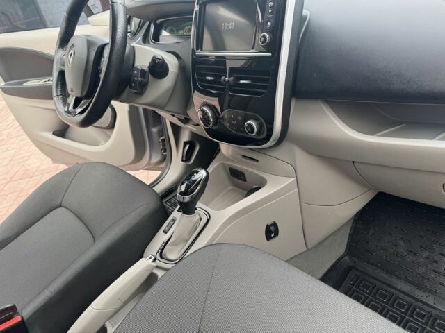 Рено Зое 2015 у Рівному на Automoto.ua Сірий Рено Зое, об'ємом двигуна 0 л та пробігом 160 тис. км за 8000 $, фото 20 на Automoto.ua