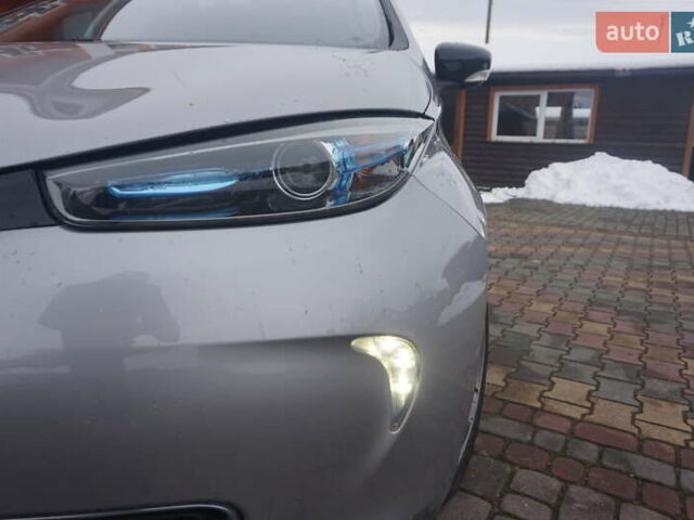 Серый Рено Зое, объемом двигателя 0 л и пробегом 98 тыс. км за 7200 $, фото 21 на Automoto.ua