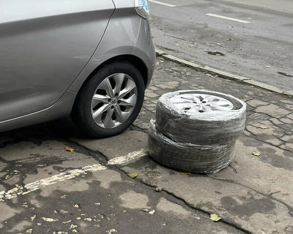 Рено Зое 2015 в Хмельницком на Automoto.ua Серый Рено Зое, объемом двигателя 0 л и пробегом 84 тыс. км за 7500 $, фото 20 на Automoto.ua