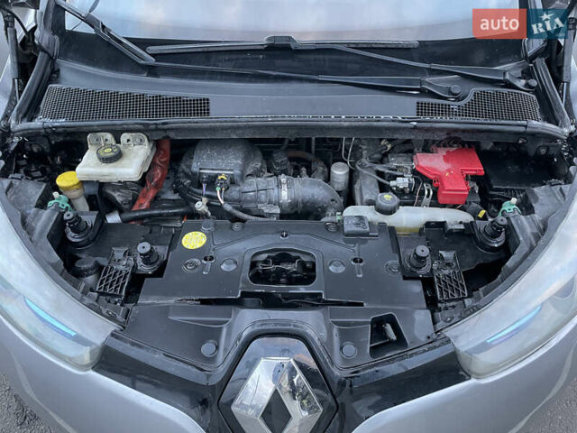 Серый Рено Зое, объемом двигателя 0 л и пробегом 104 тыс. км за 9700 $, фото 15 на Automoto.ua