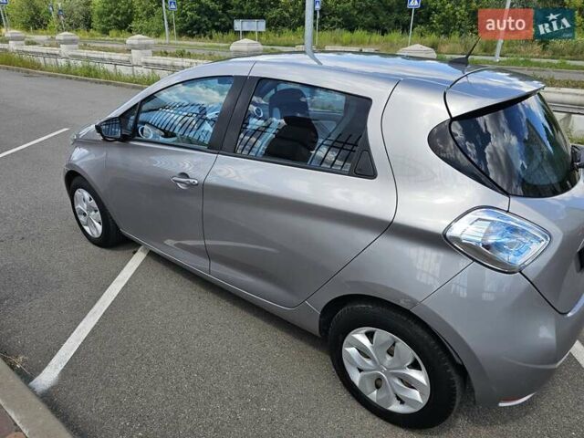 Серый Рено Зое, объемом двигателя 0 л и пробегом 135 тыс. км за 6300 $, фото 4 на Automoto.ua