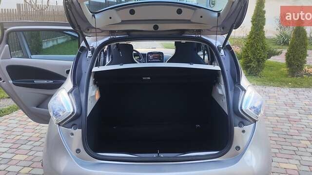 Сірий Рено Зое, об'ємом двигуна 0 л та пробігом 58 тис. км за 7700 $, фото 17 на Automoto.ua