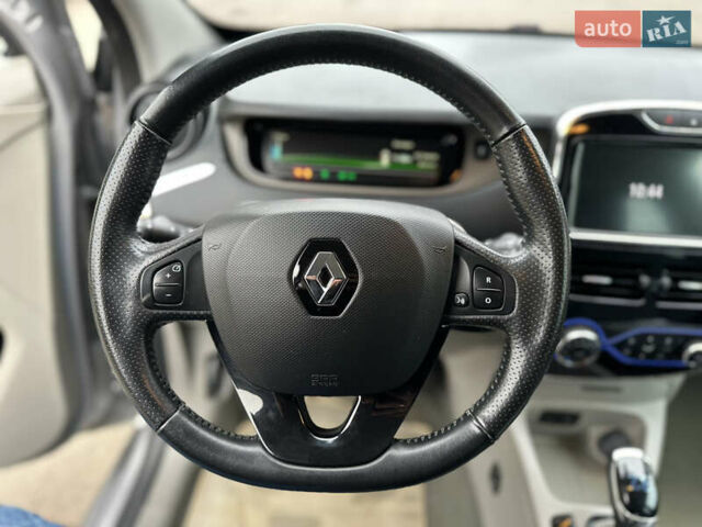 Серый Рено Зое, объемом двигателя 0 л и пробегом 111 тыс. км за 6999 $, фото 37 на Automoto.ua