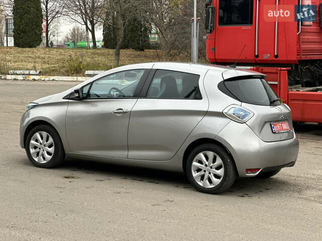 Серый Рено Зое, объемом двигателя 0 л и пробегом 111 тыс. км за 6999 $, фото 13 на Automoto.ua