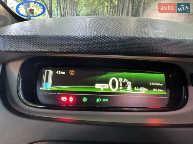 Серый Рено Зое, объемом двигателя 0 л и пробегом 83 тыс. км за 7499 $, фото 11 на Automoto.ua