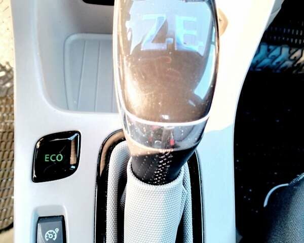 Сірий Рено Зое, об'ємом двигуна 0 л та пробігом 170 тис. км за 7000 $, фото 35 на Automoto.ua