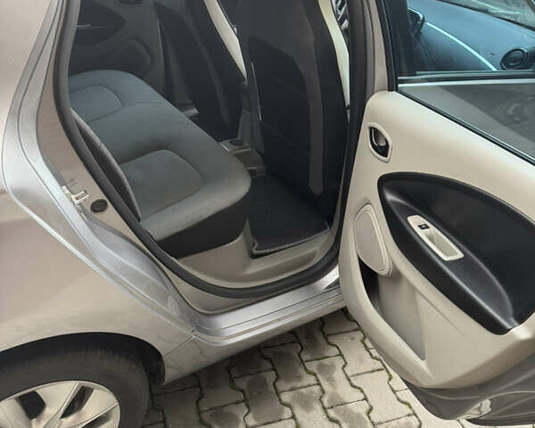 Сірий Рено Зое, об'ємом двигуна 0 л та пробігом 85 тис. км за 7550 $, фото 15 на Automoto.ua