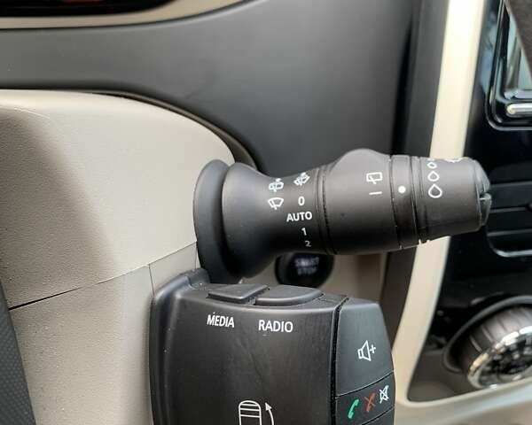Серый Рено Зое, объемом двигателя 0 л и пробегом 87 тыс. км за 6750 $, фото 16 на Automoto.ua