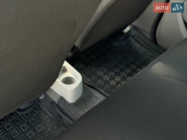 Сірий Рено Зое, об'ємом двигуна 0 л та пробігом 104 тис. км за 6199 $, фото 17 на Automoto.ua