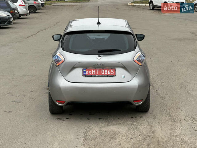 Серый Рено Зое, объемом двигателя 0 л и пробегом 111 тыс. км за 6999 $, фото 10 на Automoto.ua