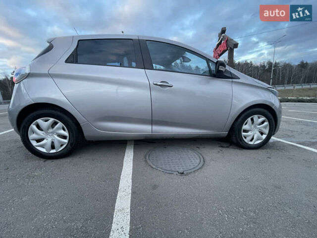 Серый Рено Зое, объемом двигателя 0 л и пробегом 104 тыс. км за 9700 $, фото 9 на Automoto.ua