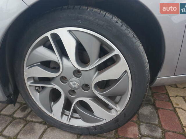 Серый Рено Зое, объемом двигателя 0 л и пробегом 98 тыс. км за 7200 $, фото 60 на Automoto.ua