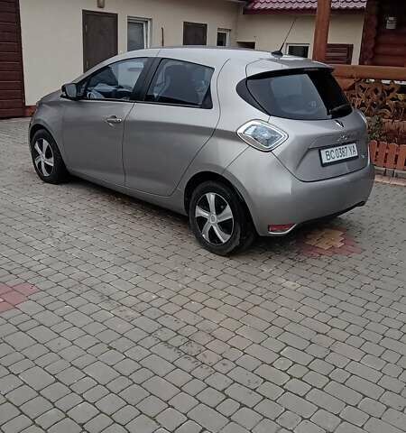 Серый Рено Зое, объемом двигателя 0 л и пробегом 125 тыс. км за 6400 $, фото 4 на Automoto.ua