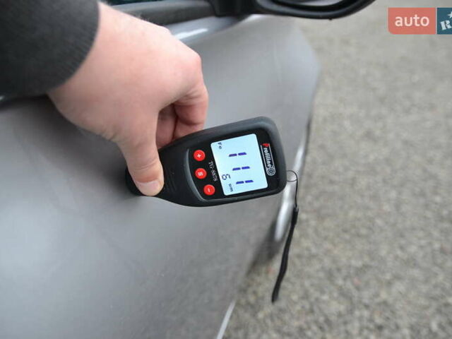 Серый Рено Зое, объемом двигателя 0 л и пробегом 74 тыс. км за 6999 $, фото 33 на Automoto.ua