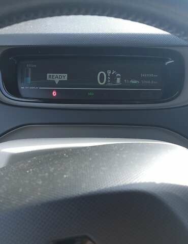 Серый Рено Зое, объемом двигателя 0 л и пробегом 147 тыс. км за 6550 $, фото 6 на Automoto.ua