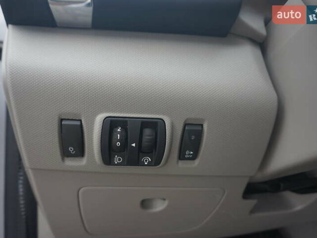 Серый Рено Зое, объемом двигателя 0 л и пробегом 98 тыс. км за 7200 $, фото 28 на Automoto.ua