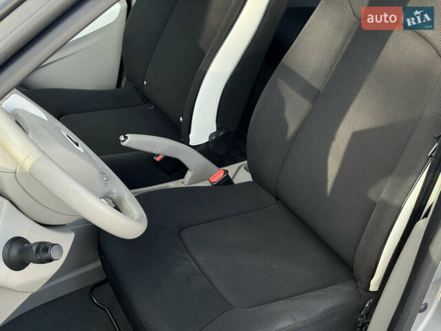 Сірий Рено Зое, об'ємом двигуна 0 л та пробігом 104 тис. км за 6199 $, фото 42 на Automoto.ua