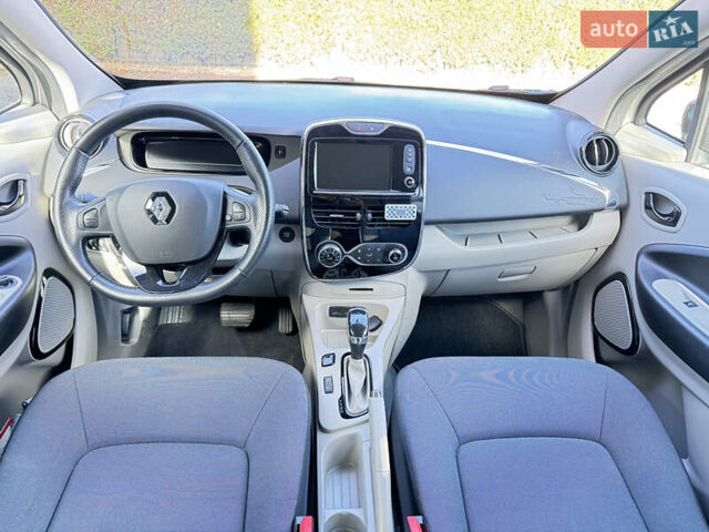 Рено Зое 2015 у Києві на Automoto.ua Сірий Рено Зое, об'ємом двигуна 0 л та пробігом 42 тис. км за 6200 $, фото 23 на Automoto.ua