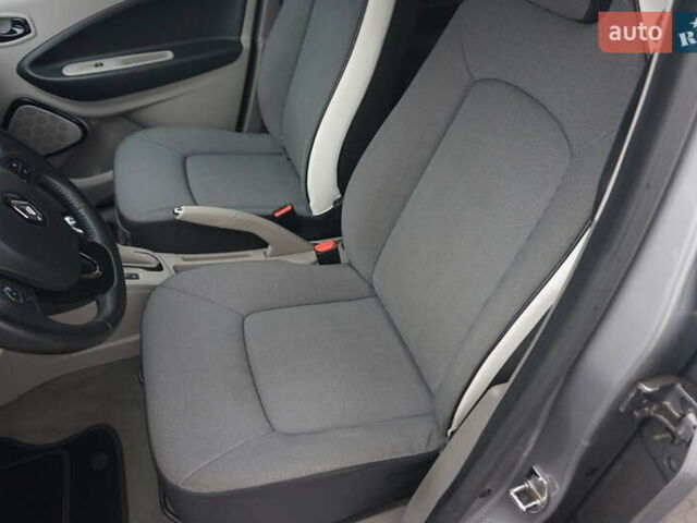 Серый Рено Зое, объемом двигателя 0 л и пробегом 142 тыс. км за 6555 $, фото 29 на Automoto.ua