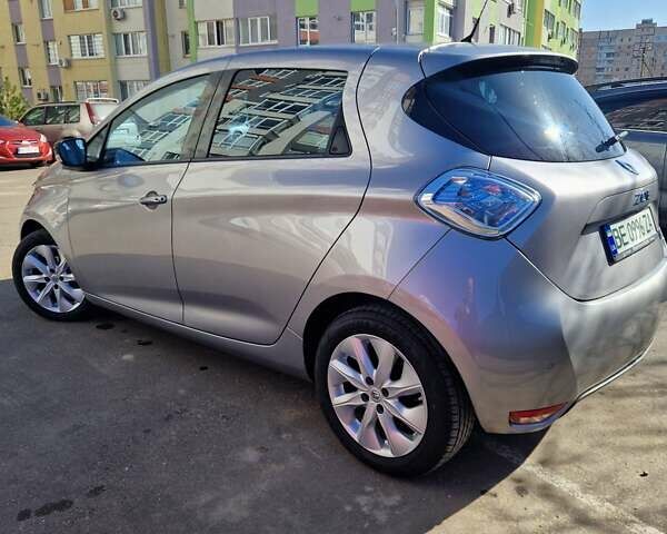 Серый Рено Зое, объемом двигателя 0 л и пробегом 124 тыс. км за 5700 $, фото 6 на Automoto.ua