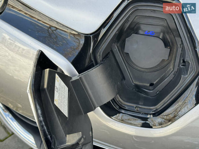 Сірий Рено Зое, об'ємом двигуна 0 л та пробігом 104 тис. км за 6199 $, фото 56 на Automoto.ua