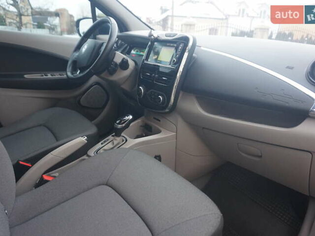 Серый Рено Зое, объемом двигателя 0 л и пробегом 98 тыс. км за 7200 $, фото 38 на Automoto.ua