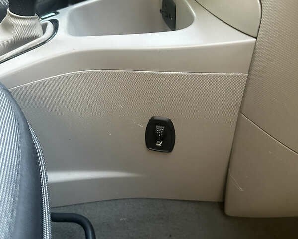 Сірий Рено Зое, об'ємом двигуна 0 л та пробігом 169 тис. км за 6800 $, фото 11 на Automoto.ua