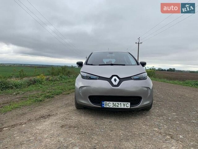 Серый Рено Зое, объемом двигателя 0 л и пробегом 181 тыс. км за 6100 $, фото 1 на Automoto.ua