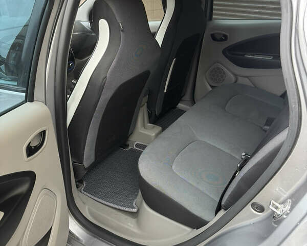 Сірий Рено Зое, об'ємом двигуна 0 л та пробігом 85 тис. км за 7850 $, фото 12 на Automoto.ua