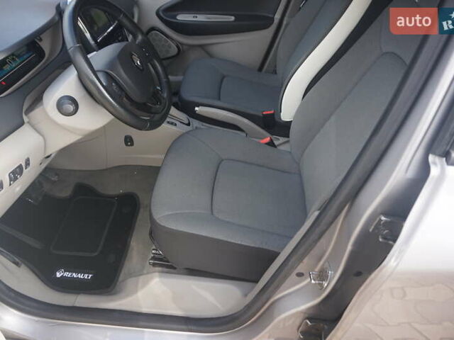 Сірий Рено Зое, об'ємом двигуна 0 л та пробігом 124 тис. км за 6888 $, фото 28 на Automoto.ua