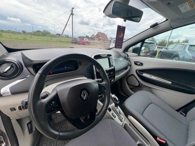 Серый Рено Зое, объемом двигателя 0 л и пробегом 122 тыс. км за 6722 $, фото 20 на Automoto.ua