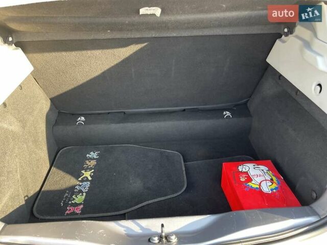 Сірий Рено Зое, об'ємом двигуна 0 л та пробігом 126 тис. км за 7000 $, фото 7 на Automoto.ua