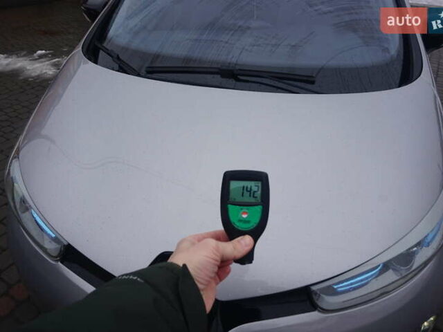 Серый Рено Зое, объемом двигателя 0 л и пробегом 142 тыс. км за 6555 $, фото 65 на Automoto.ua