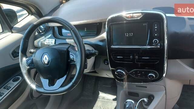 Серый Рено Зое, объемом двигателя 0 л и пробегом 100 тыс. км за 11300 $, фото 1 на Automoto.ua