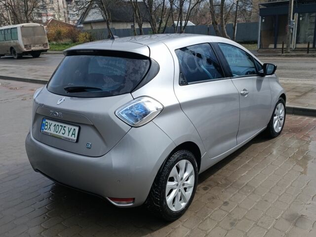 Серый Рено Зое, объемом двигателя 0 л и пробегом 69 тыс. км за 5700 $, фото 3 на Automoto.ua