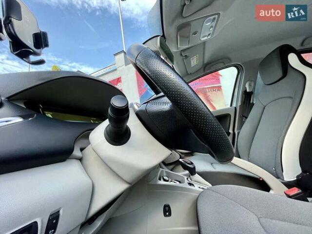 Серый Рено Зое, объемом двигателя 0 л и пробегом 44 тыс. км за 8900 $, фото 49 на Automoto.ua