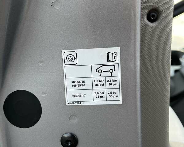 Сірий Рено Зое, об'ємом двигуна 0 л та пробігом 111 тис. км за 7000 $, фото 12 на Automoto.ua